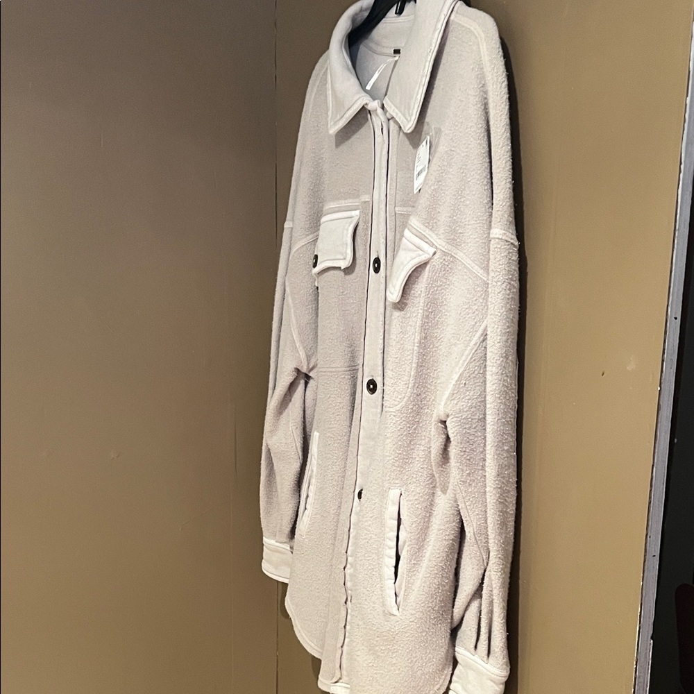 Free People Ruby Fleece Shacket in Stone NWT Sz L - Picture 7 of 10